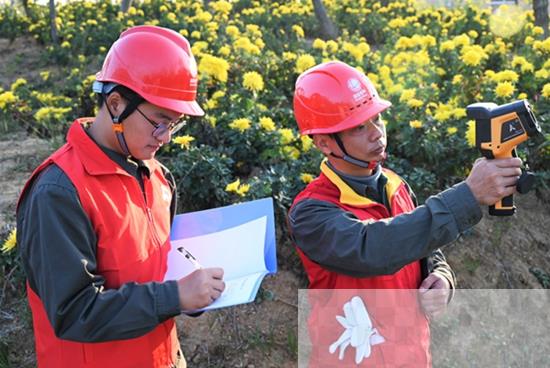 ​国网光山县供电公司：“双节”氛围渐浓 保供有条不紊